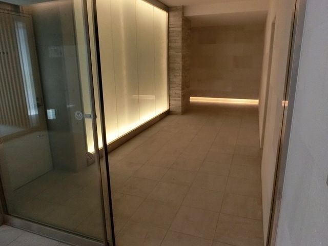 エントランス　落ち着いたエントランスです