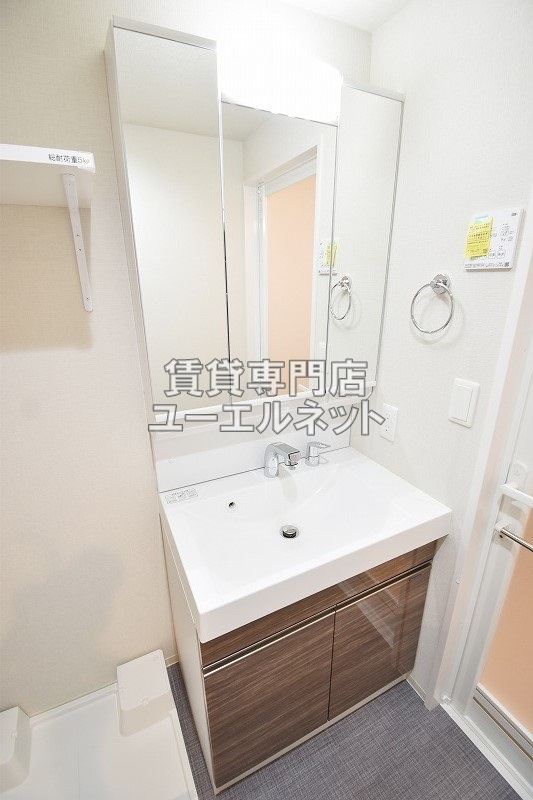 洗面設備　シャワー付洗面台