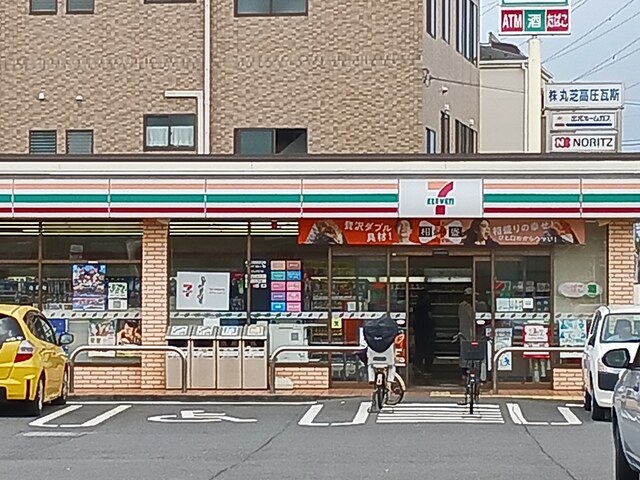 コンビニ　セブンイレブン（コンビニ）まで761m