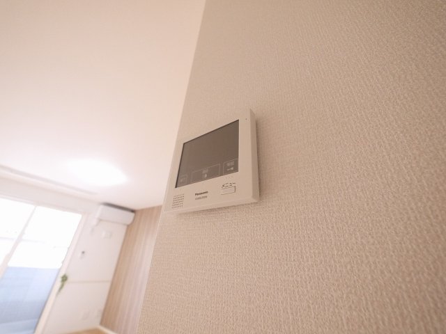 セキュリティ　お顔が見えるモニター付きインターホンで安心。