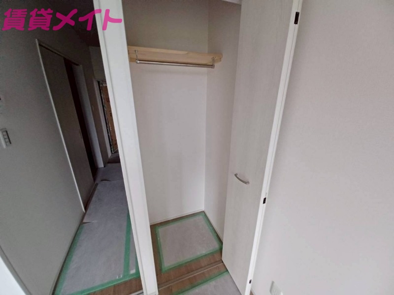 収納　同型建設中の写真です