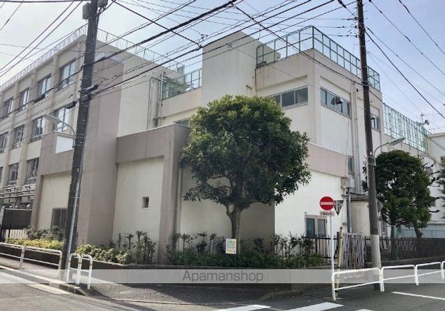 小学校　鈴ケ森小学校（小学校）まで302m