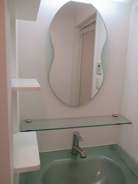 洗面設備　※写真は同じマンションの違う部屋のものになります。