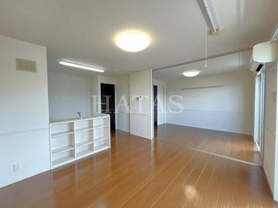 居室・リビング　同物件別部屋です。