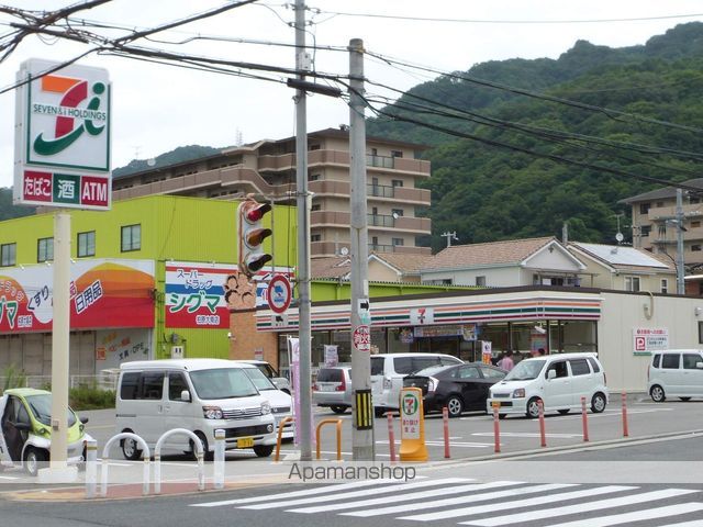 コンビニ　セブンイレブン（コンビニ）まで715m