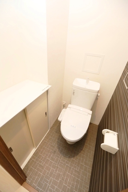ＪＲ東海道本線 吹田駅 徒歩15分 4階建 築13年のトイレ写真
