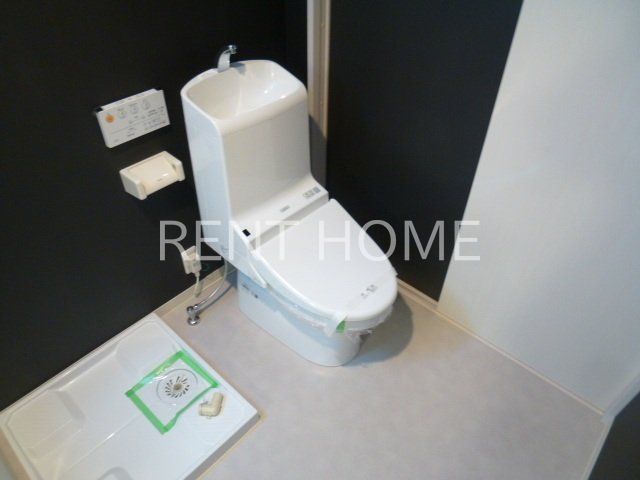 ＪＲおおさか東線 衣摺加美北駅 徒歩7分 2階建 築14年のトイレ写真