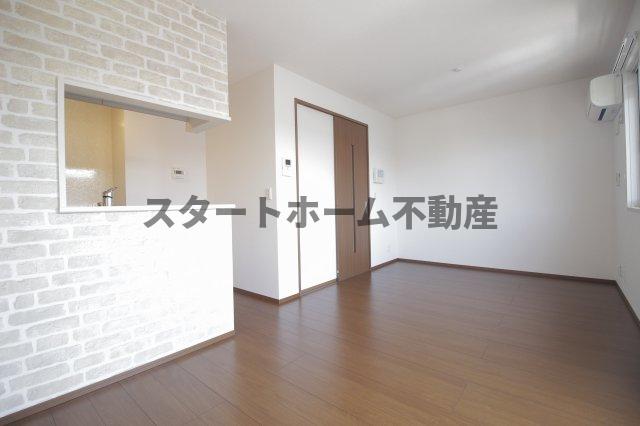 ＪＲ高徳線 池谷駅 バス乗車時間：25分 最寄りバス停で下車 徒歩10分 2階建 築14年の居間写真