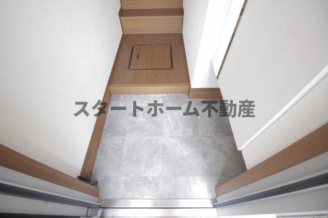 ＪＲ高徳線 池谷駅 バス乗車時間：25分 最寄りバス停で下車 徒歩10分 2階建 築14年の玄関写真