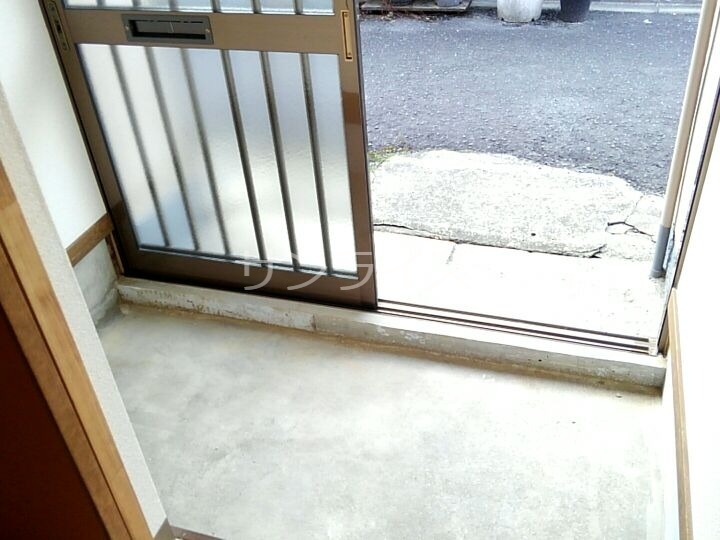新橋町貸家の玄関写真