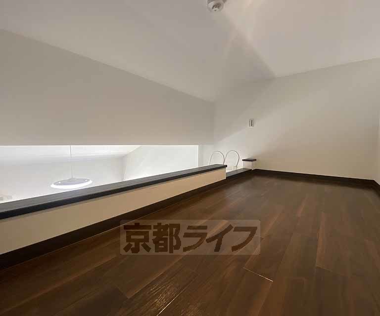 その他部屋・スペース　リビング側のロフトです。