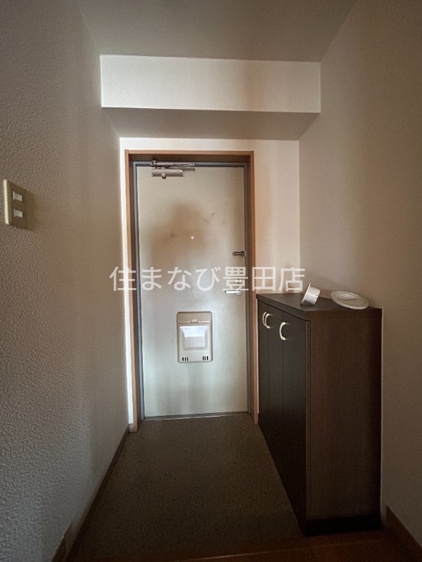 玄関　同型別部屋写真