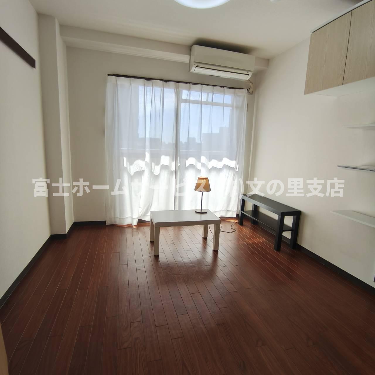 マンション輝の居間写真