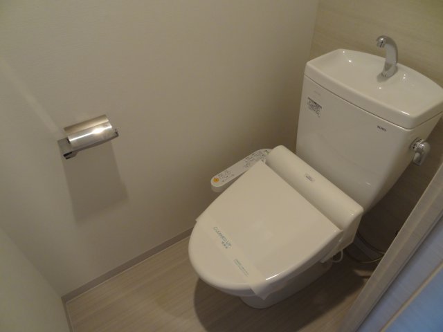 トイレ　ウォシュレット付き