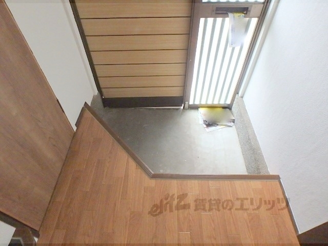 地下鉄烏丸線 くいな橋駅 徒歩5分 2階建 築47年の玄関写真