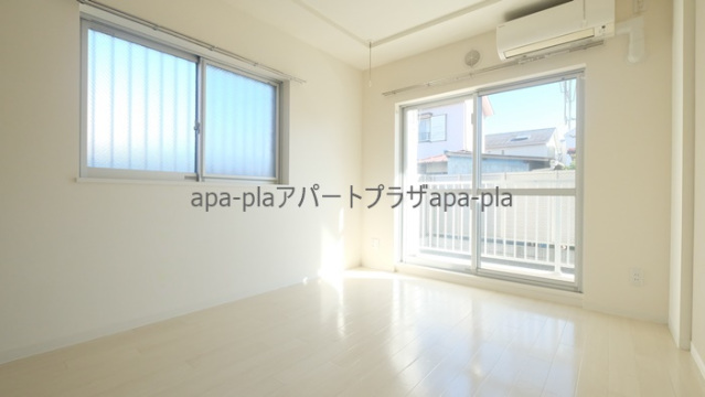 アヴェニール南通町の居間写真