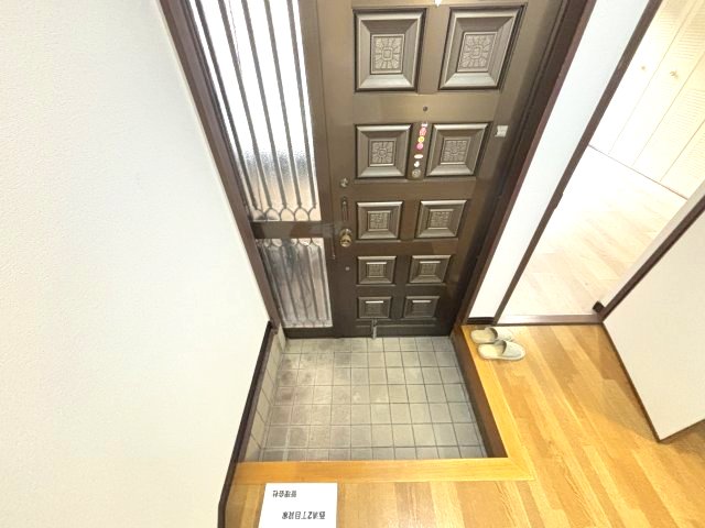 西浦2丁目貸家の玄関写真