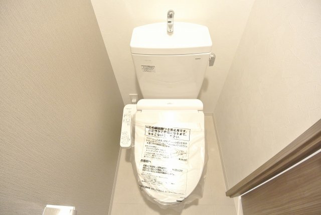 ＪＲ東海道本線 塚本駅 徒歩3分 14階建 築5年のトイレ写真