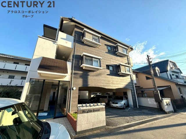 建物外観　駐車場1台無料です♪