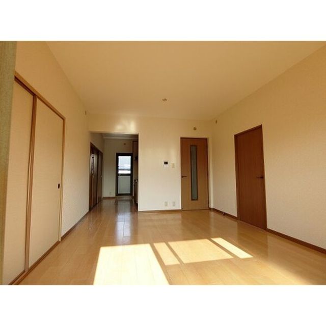 居室・リビング　【居間・リビング】※写真は同型の部屋です。