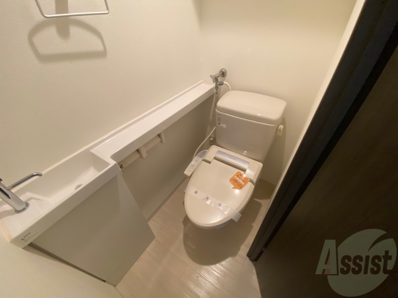 トイレ　こちらはトイレです。清潔感があり、安心して使用できます。