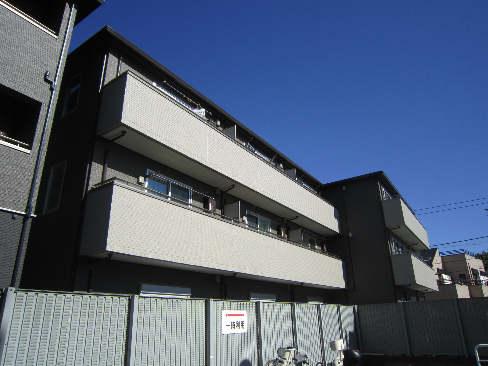 建物外観　落ち着いた重厚感のある外観♪