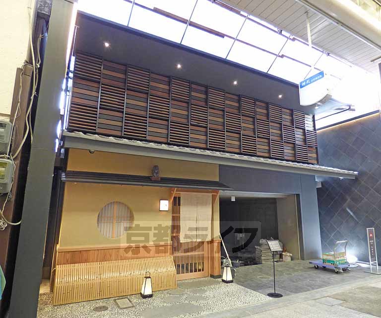 京都市上京区三芳町のマンションの建物外観