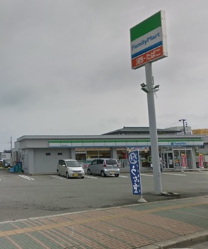 コンビニ　ファミリーマート秋田中央インター通店（コンビニ）まで302m