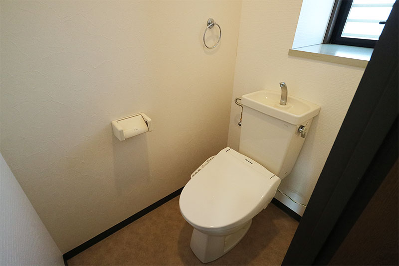 トイレ　※内観写真は同物件の別号室のものです。
