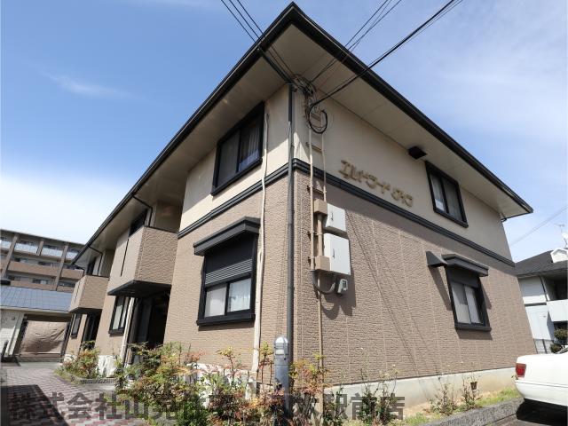 【橿原市新賀町のアパートの建物外観】