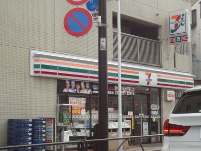 コンビニ　セブンイレブン神山店（コンビニ）まで300m