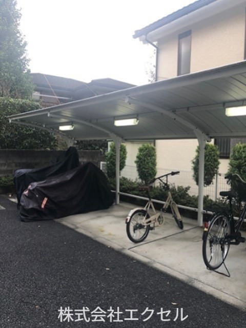 その他共有部分　屋根付きの駐輪場です。