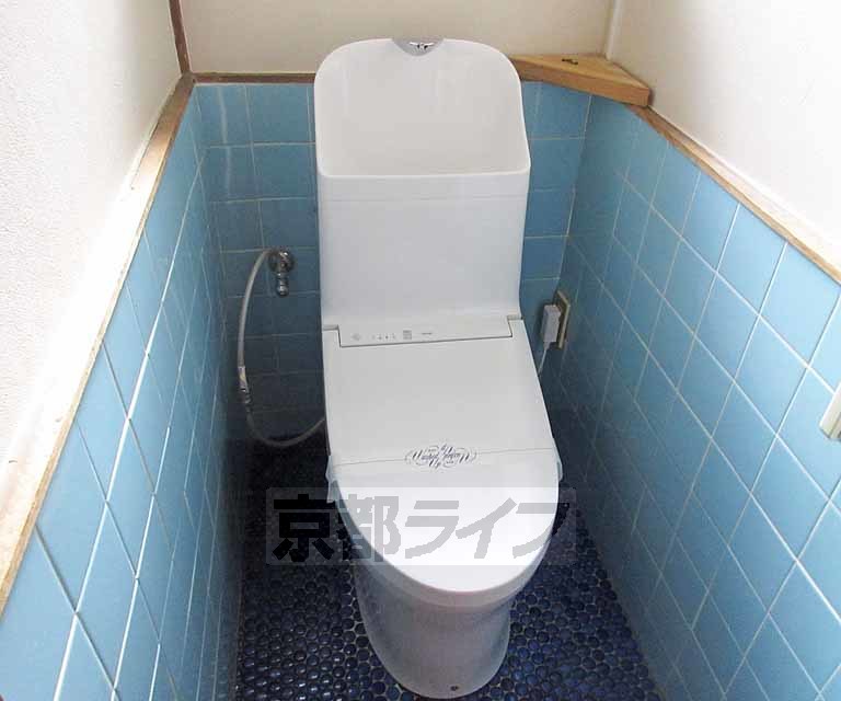 トイレ　ウォシュレット付きです・