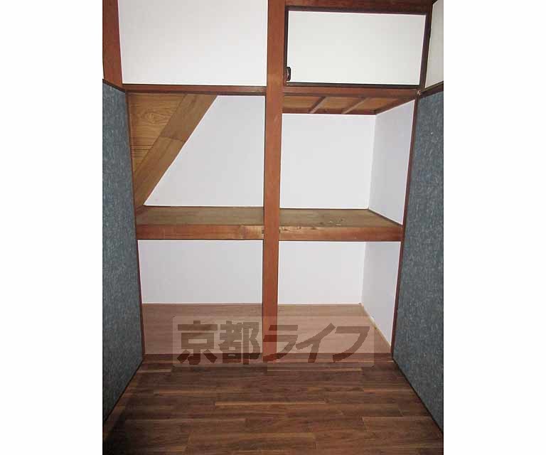 収納　階段下の収納です・