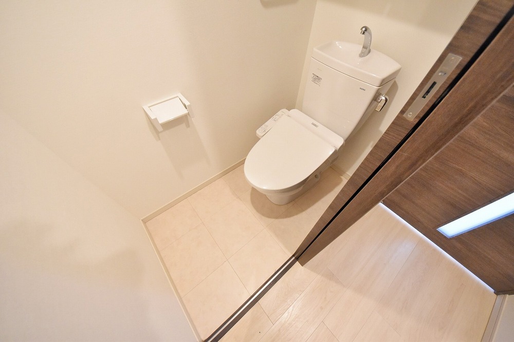 バス・シャワールーム　トイレ、ウォシュレット搭載の清潔感のあるトイレです★