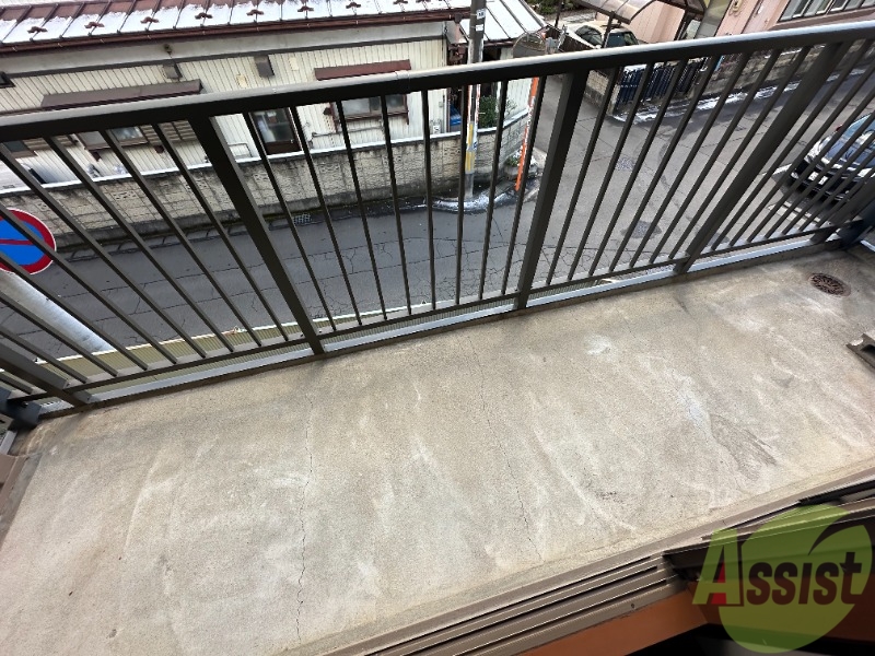 バルコニー　バルコニーは広く洗濯物もしっかり干せます。