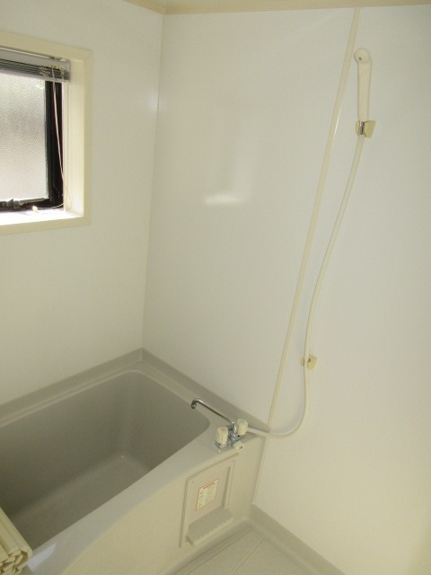 バス・シャワールーム　窓あり浴室