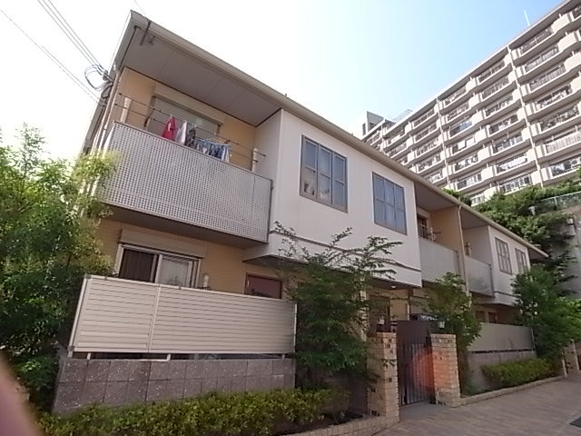 神戸市兵庫区滝山町のアパートの建物外観