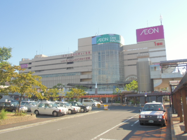 【近江八幡市西本郷町東のアパートのショッピングセンター】