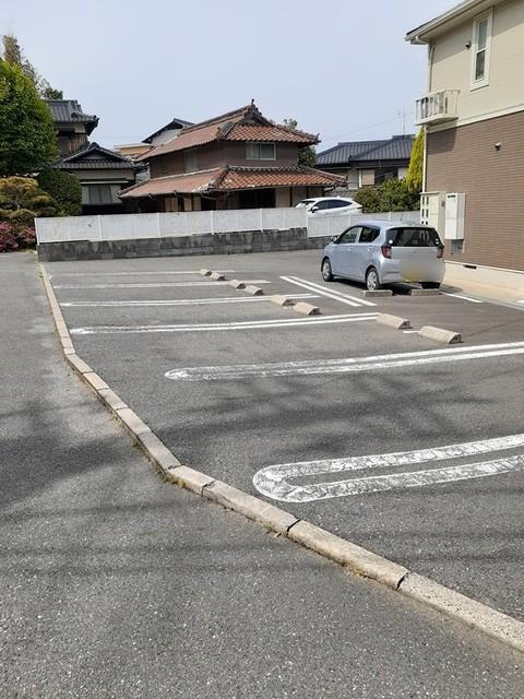 【下関市汐入町のアパートの駐車場】