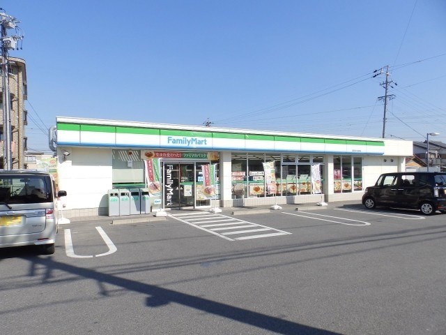 【四日市市西富田町のアパートのコンビニ】