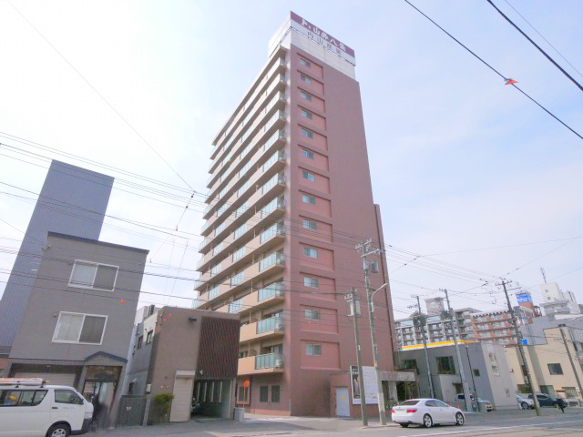 札幌市中央区南八条西のマンションの建物外観