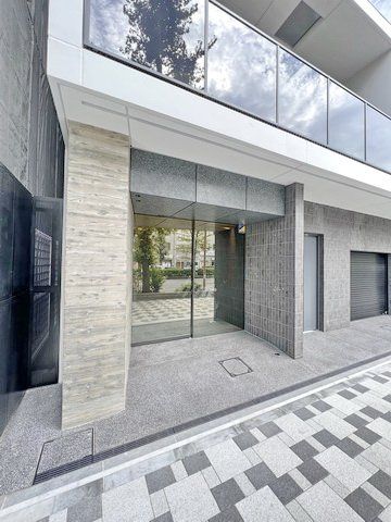 【川崎市川崎区新川通のマンションのエントランス】