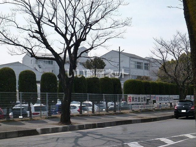 【守谷市御所ケ丘のマンションの中学校】