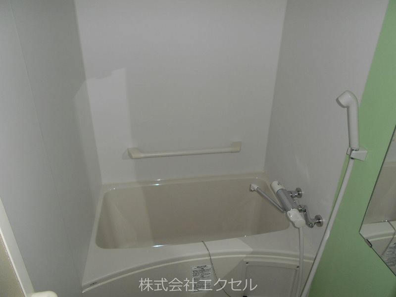 バス・シャワールーム　浴室乾燥機付きです。