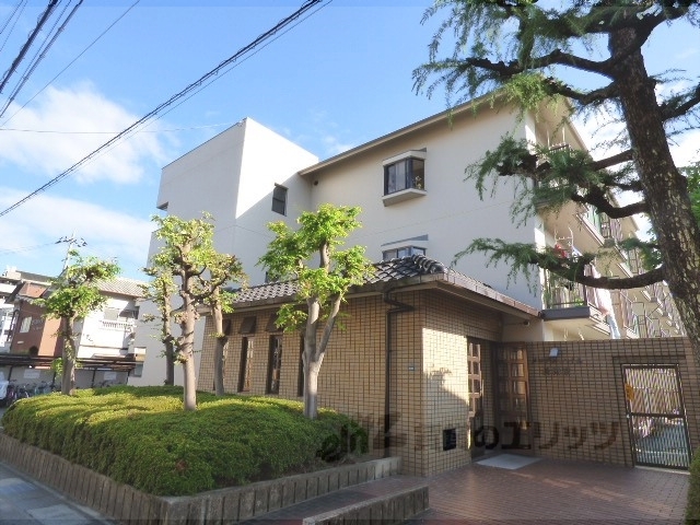 長岡京市開田のマンションの建物外観