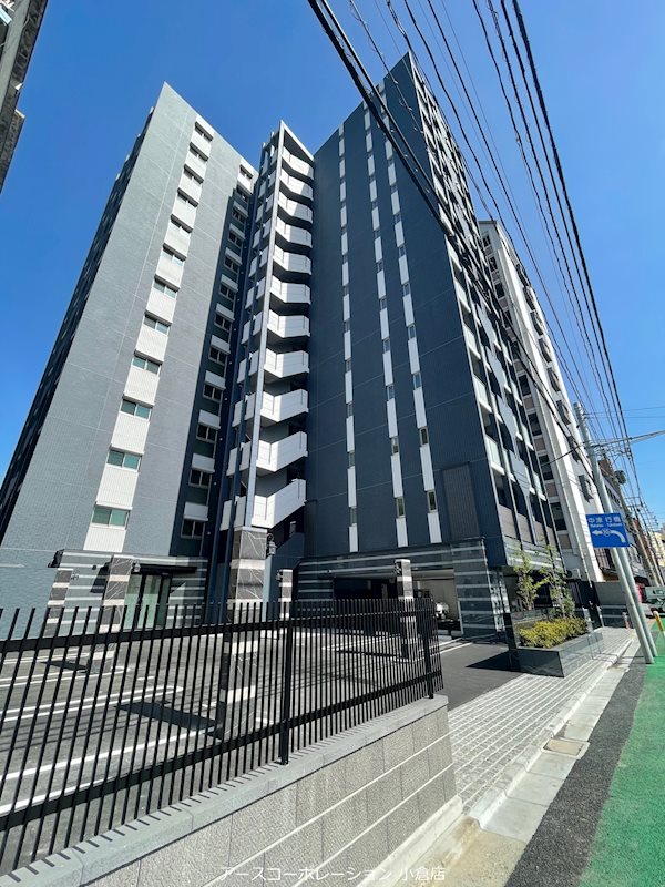 【アースコートY’sシティ片野新町の建物外観】