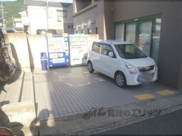 【京都市山科区大宅甲ノ辻町のマンションの駐車場】