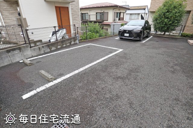 【エリクシールの駐車場】