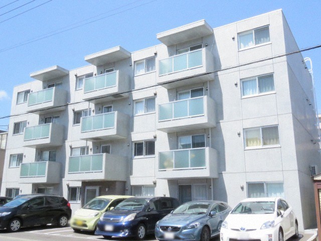 札幌市白石区東札幌六条のマンションの建物外観